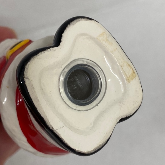 Kissing Santa And Mrs. Claus Salt and Pepper Shakers Christmas Table Kitschy - Picture 13 of 16